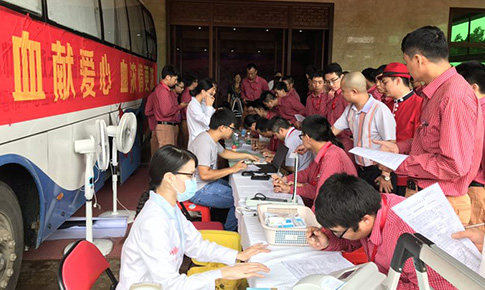 協(xié)助汕尾市工會組織獻(xiàn)血獻(xiàn)愛心活動